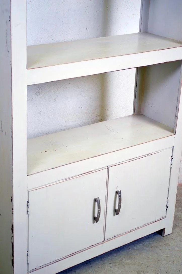 Libreria in legno massello shabby-chic