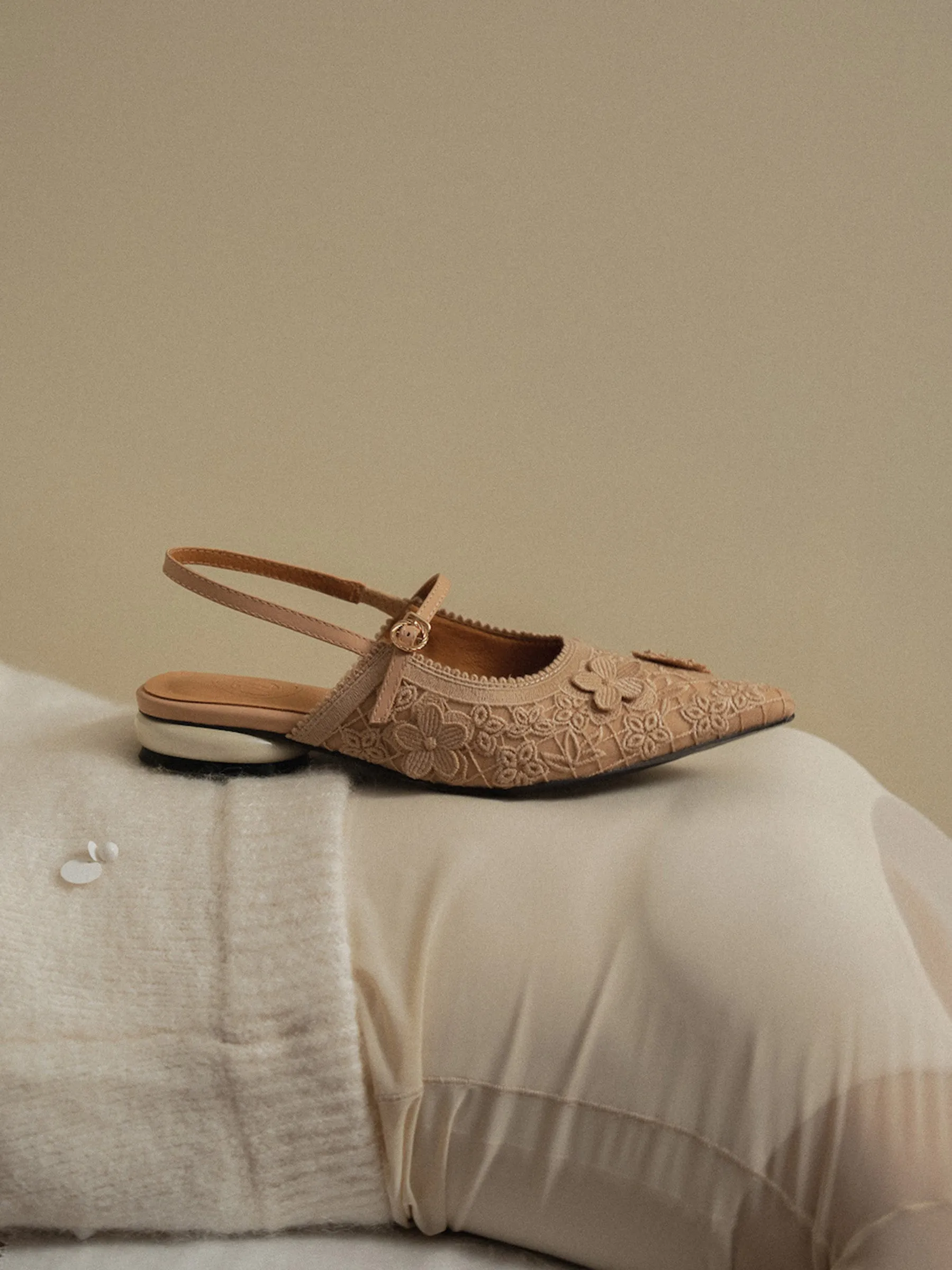 Rayla 𖠁 Pointed Low Pumps With Lace (Limited Edition)